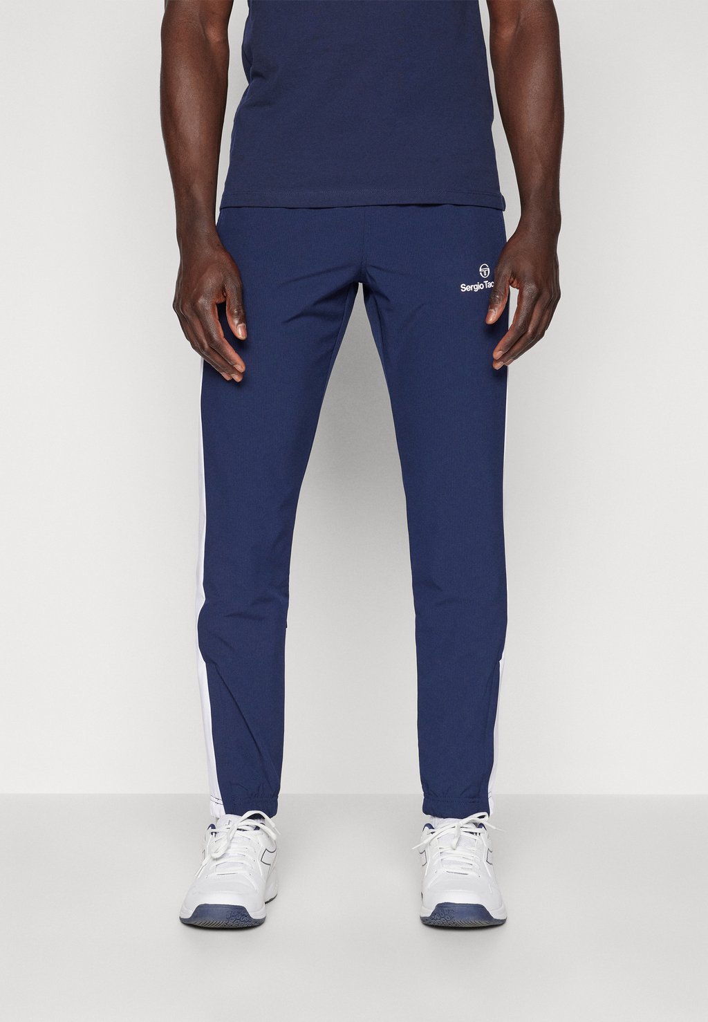 Спортивные брюки GIARDINO PANTS Sergio Tacchini, темно-синий
Спортивные брюки GIARDINO PANTS Sergio Tacchini, темно-синий