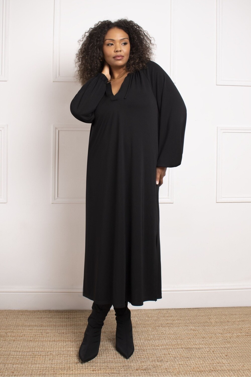 Платье миди из джерси Curve с v образным вырезом Live Unlimited, черный
Платье миди из джерси Curve с v образным вырезом Live Unlimited, черный