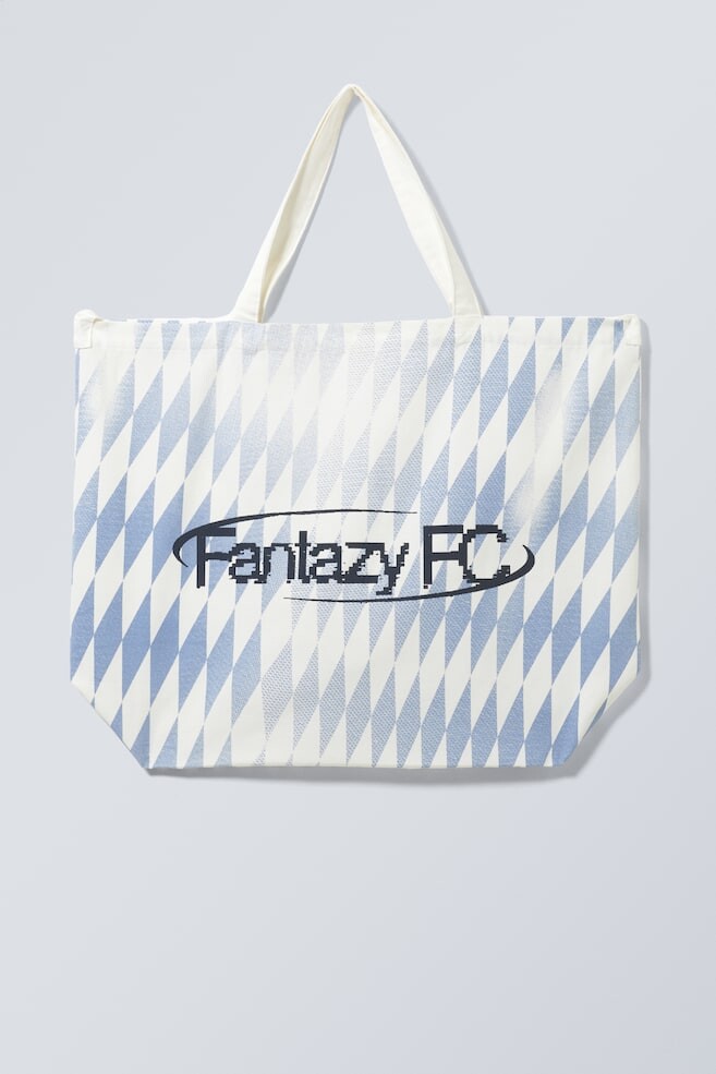 Большая сумка-тоут с мерчем Weekday, белый
Большая сумка-тоут с мерчем Weekday, белый