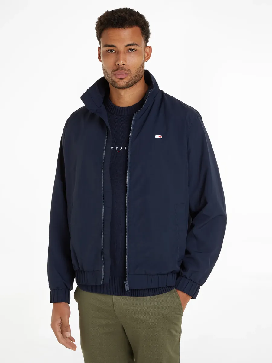 Короткая куртка Tommy Jeans "TJM ESSENTIAL JACKET EXT", бомбер с воротником стойкой, синий
Короткая куртка Tommy Jeans "TJM ESSENTIAL JACKET EXT", бомбер с воротником стойкой, синий