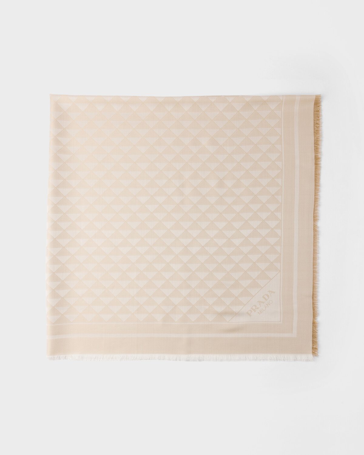 Шаль из шелка, вискозы и люрекса Prada, авори/золото
Шаль из шелка, вискозы и люрекса Prada, авори/золото