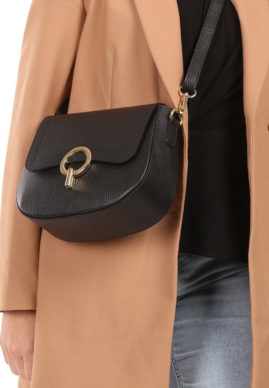 Сумка кросс-боди DrachenLeder UMHÄNGET, Schwarz/Black
Сумка кросс-боди DrachenLeder UMHÄNGET, Schwarz/Black