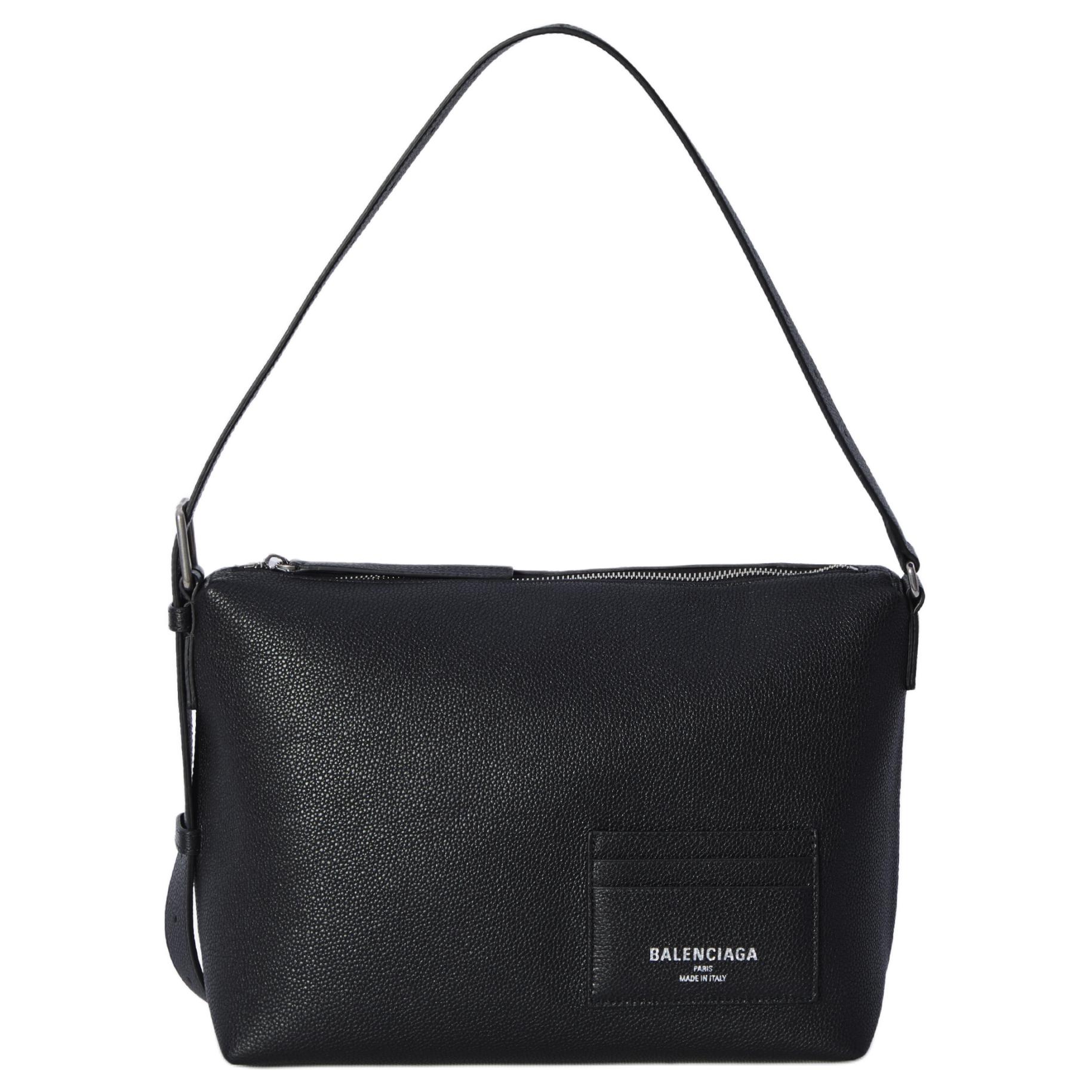 Сумка-мессенджер Balenciaga с детализированным логотипом
Сумка-мессенджер Balenciaga с детализированным логотипом