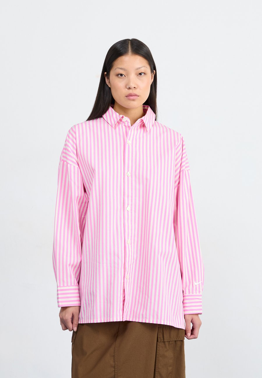 Блуза Nike Sportswear Button-down blouse, Playful Pink/Sail/Pink
Блуза Nike Sportswear Button-down blouse, Playful Pink/Sail/Pink