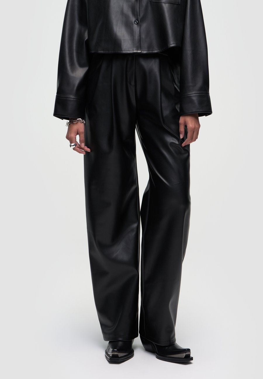 Брюки WRSTBHVR HANKA, Black
Брюки WRSTBHVR HANKA, Black