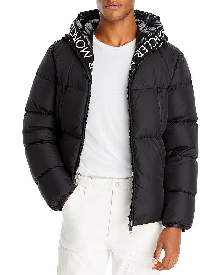 Moncler Montcla Пуховик, черный
Moncler Montcla Пуховик, черный