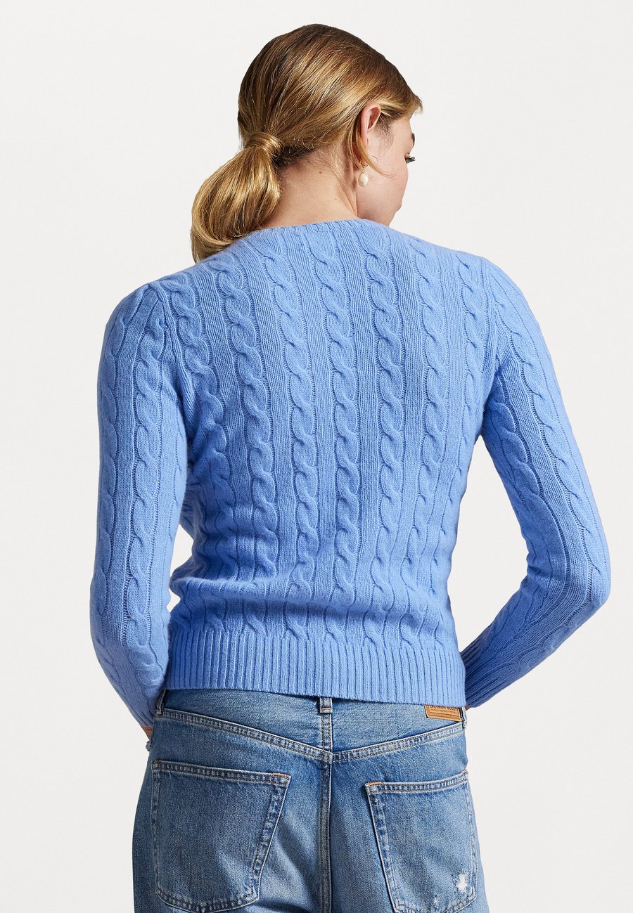 Джемпер Polo Ralph Lauren CABLE WOOL CASHMERE CREWNECK JUMPER, New Litchfield Blue/Light Blue
Джемпер Polo Ralph Lauren CABLE WOOL CASHMERE CREWNECK JUMPER, New Litchfield Blue/Light Blue
