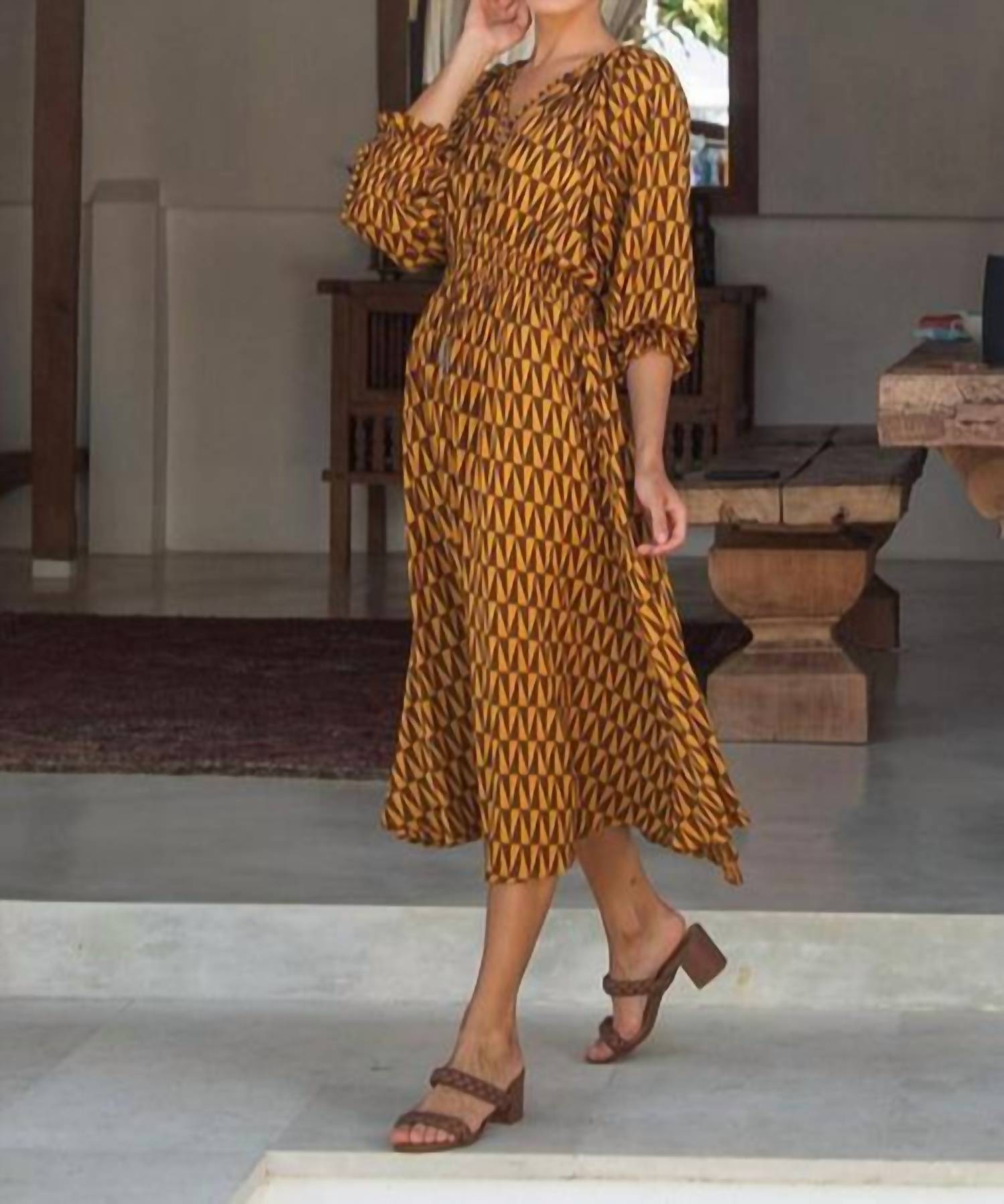 Платье Trisha Midi в желтом/черном цвете Khush
Платье Trisha Midi в желтом/черном цвете Khush