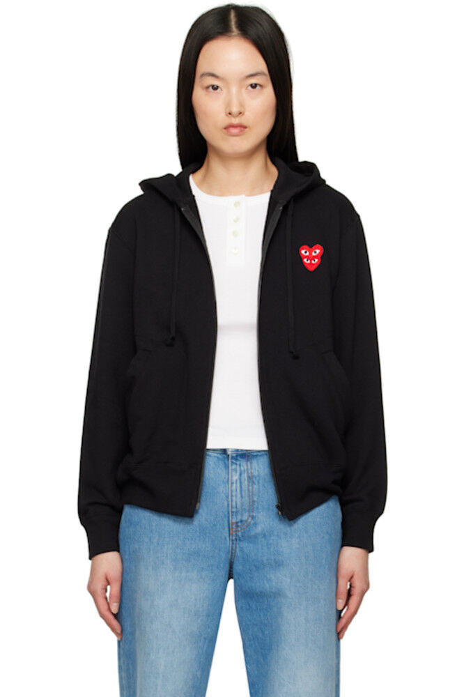 Черная толстовка с капюшоном и многослойным принтом в виде сердца COMME des GARÇONS PLAY
Черная толстовка с капюшоном и многослойным принтом в виде сердца COMME des GARÇONS PLAY