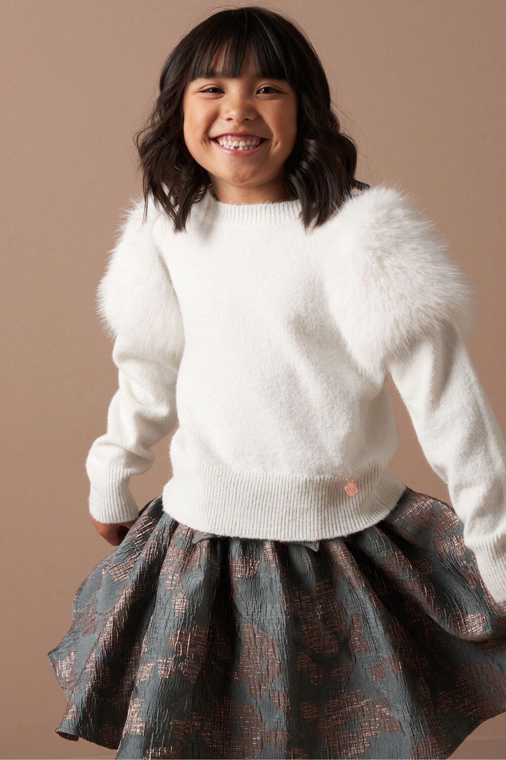 Джемпер с меховыми рукавами Suzanna Angel & Rocket, бежевый
Джемпер с меховыми рукавами Suzanna Angel & Rocket, бежевый