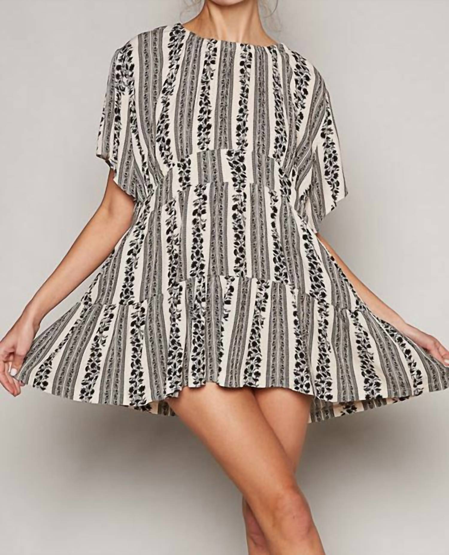 Мини-платье из тканого материала черного/кремового цвета POL
Мини-платье из тканого материала черного/кремового цвета POL