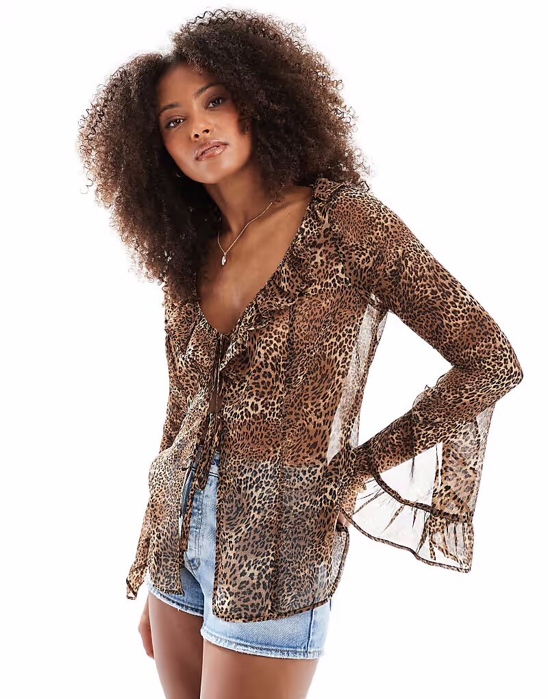 Пляжное шифоновое платье Miss Selfridge с завязками спереди и леопардовым принтом
Пляжное шифоновое платье Miss Selfridge с завязками спереди и леопардовым принтом