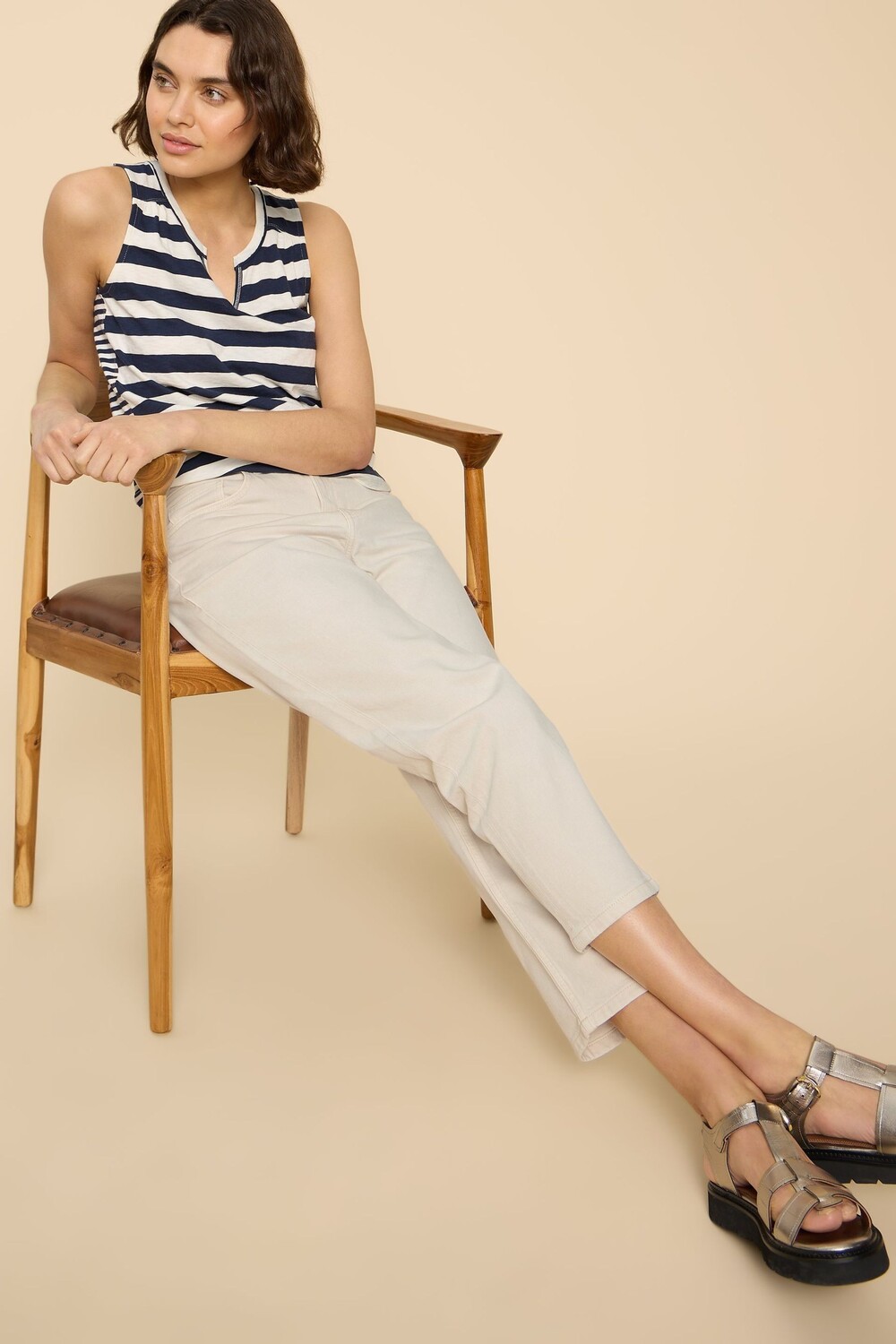 Прямые укороченные джинсы Charlie White Stuff, бежевый
Прямые укороченные джинсы Charlie White Stuff, бежевый