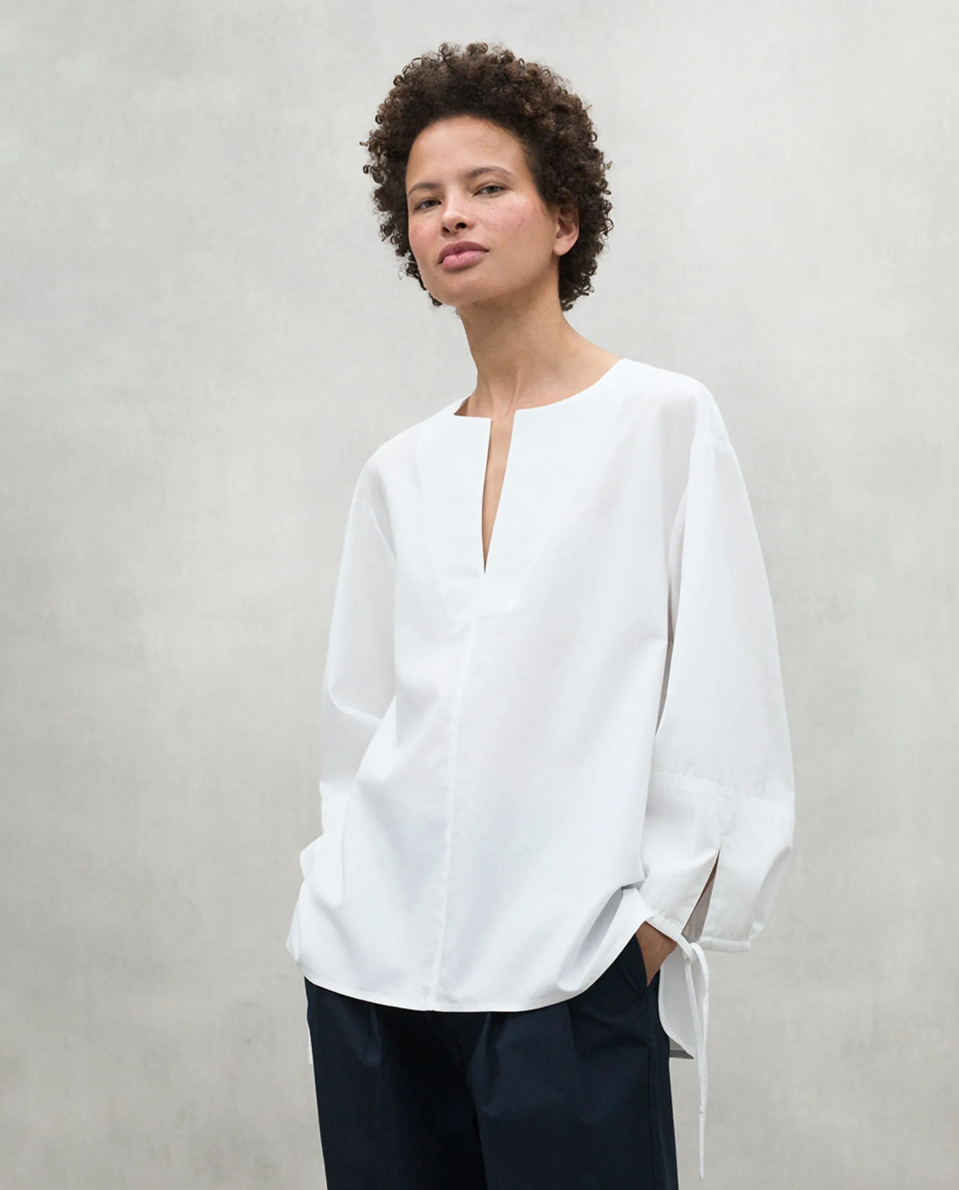 Женская блузка оверсайз из поплина Ecoalf, белый
Женская блузка оверсайз из поплина Ecoalf, белый