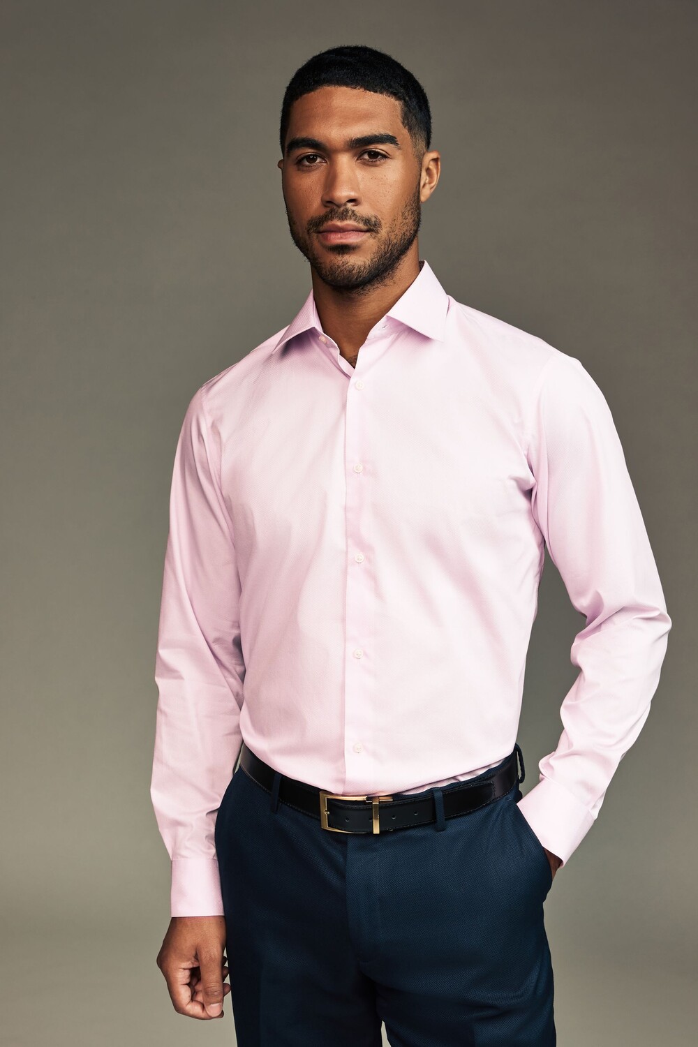 Рубашка из твила стандартного кроя с одинарной манжетой, простая в уходе, с вырезным воротником Next, розовый
Рубашка из твила стандартного кроя с одинарной манжетой, простая в уходе, с вырезным воротником Next, розовый