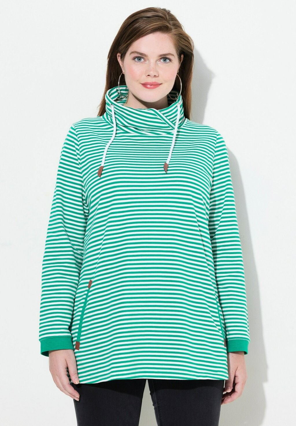 Толстовка RINGEL CLASSIC STEHKRAGEN LANGARM Ulla Popken, темно-зеленый
Толстовка RINGEL CLASSIC STEHKRAGEN LANGARM Ulla Popken, темно-зеленый