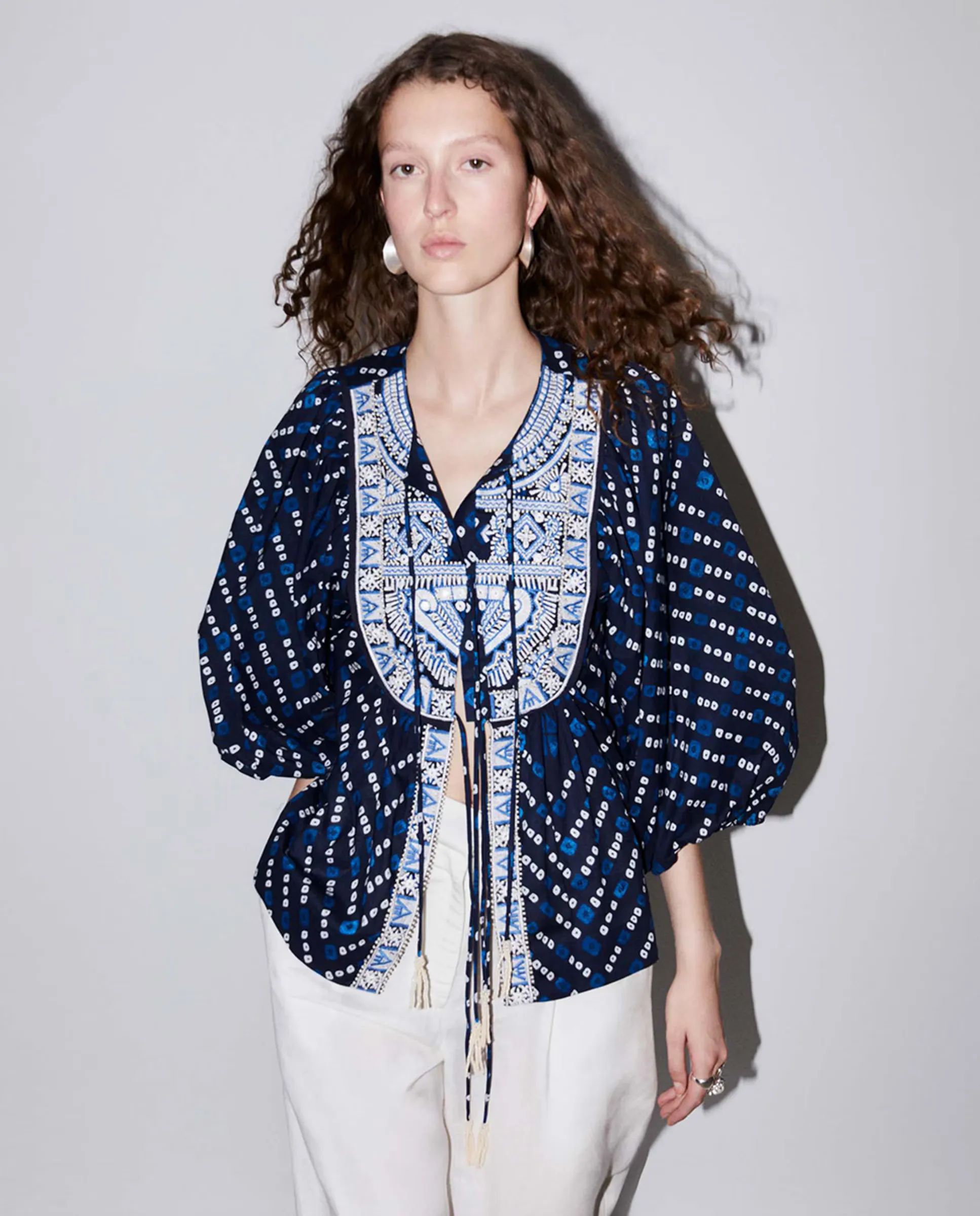 Расписная блуза со шнурками Sfera, синий
Расписная блуза со шнурками Sfera, синий