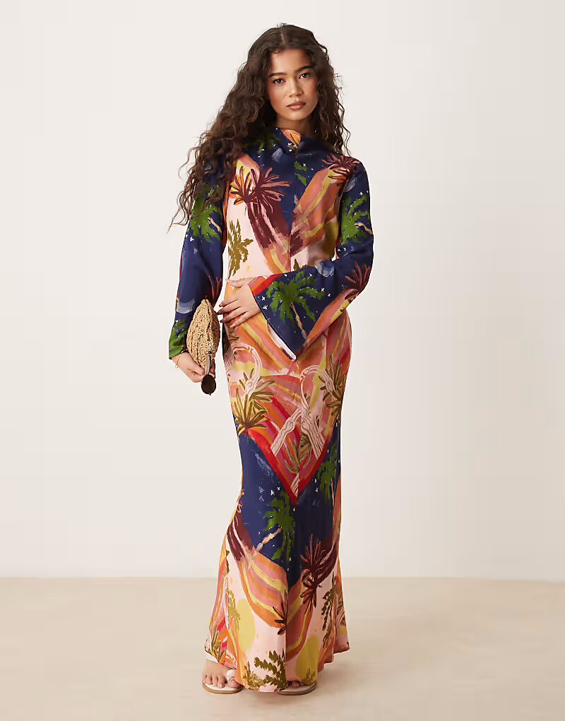 Платье макси с вырезом-лодочкой и праздничным принтом от ASOS DESIGN
Платье макси с вырезом-лодочкой и праздничным принтом от ASOS DESIGN