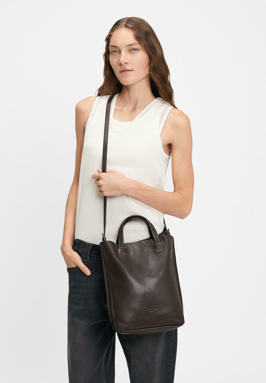 Сумка-шоппер Liebeskind Berlin Tote bag, Mokka/Dark Brown
Сумка-шоппер Liebeskind Berlin Tote bag, Mokka/Dark Brown