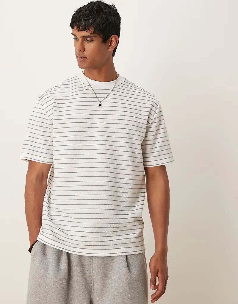 Свободная футболка ASOS DESIGN в белую и серую полоску
Свободная футболка ASOS DESIGN в белую и серую полоску