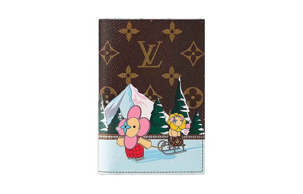 LOUIS VUITTON Monogram Coated Canvas Passport Holder Women's Pink
LOUIS VUITTON Monogram Coated Canvas Passport Holder Women's Pink