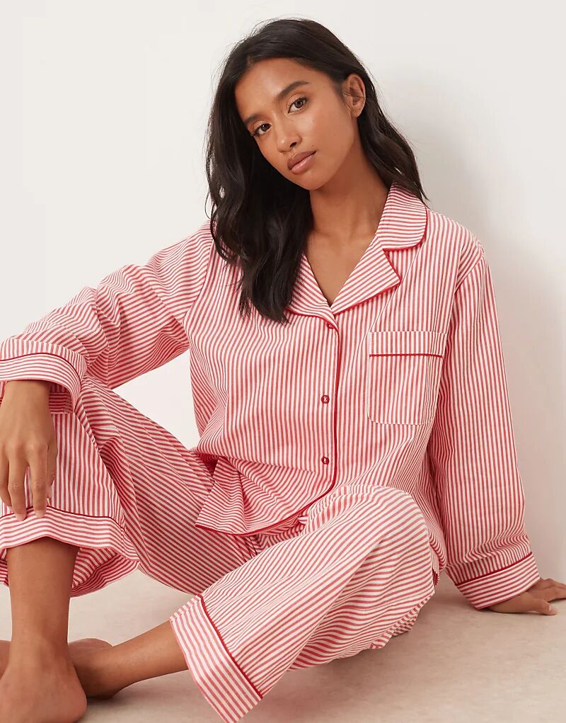 Пижамный комплект ASOS DESIGN Petite в красную полоску с бархатной отделкой
Пижамный комплект ASOS DESIGN Petite в красную полоску с бархатной отделкой