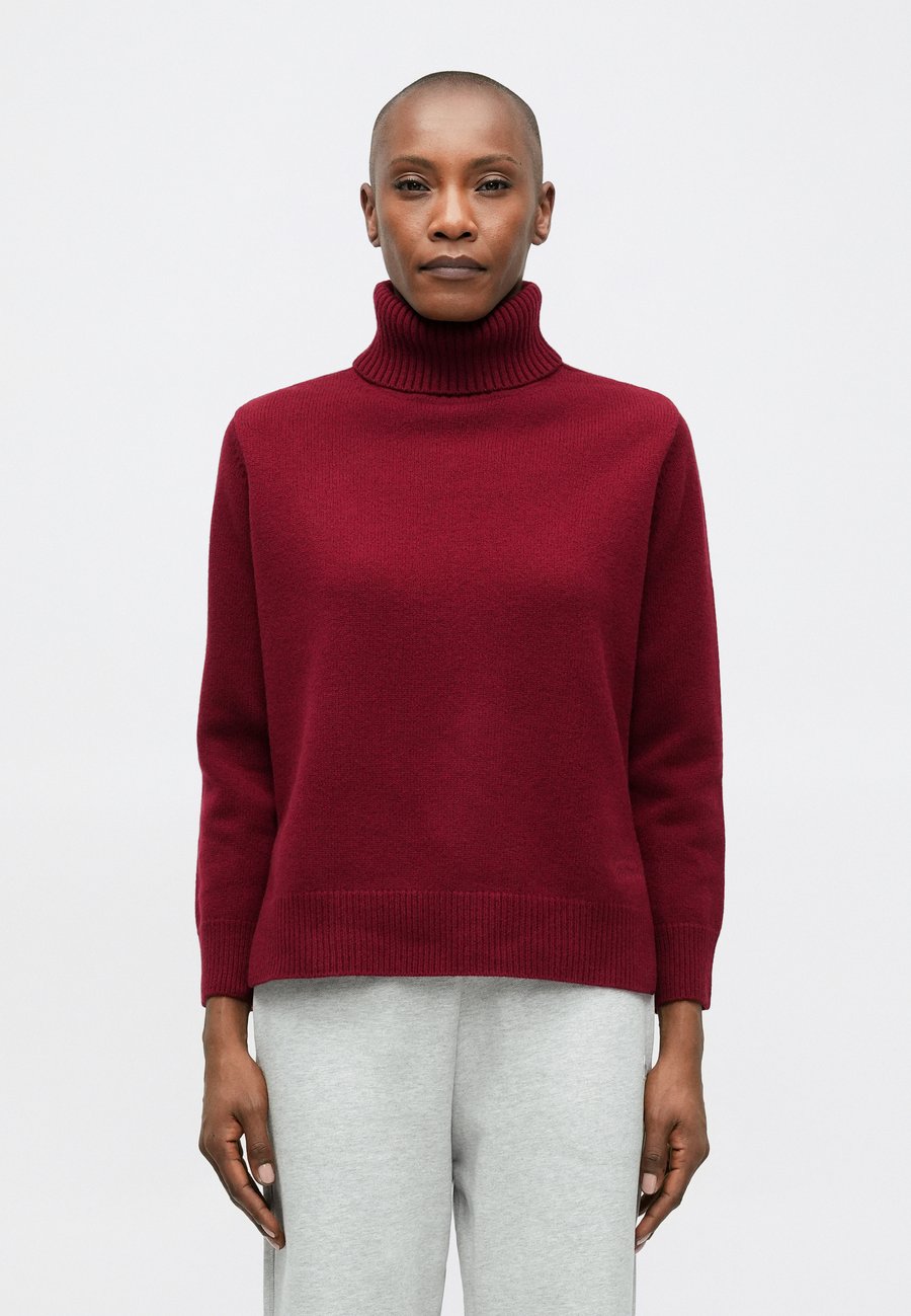 Джемпер Maison Kitsuné COMFORT TURTLE NECK , Mahogany Red/Dark Red
Джемпер Maison Kitsuné COMFORT TURTLE NECK , Mahogany Red/Dark Red