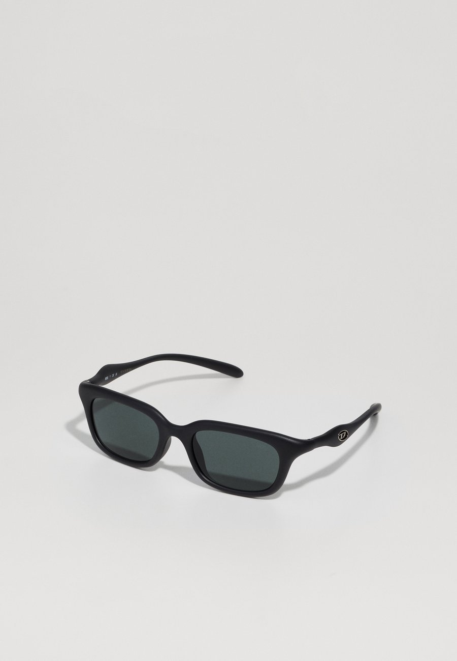 Солнцезащитные очки Diesel UNISEX, Matte Black / Dark Grey/Black
Солнцезащитные очки Diesel UNISEX, Matte Black / Dark Grey/Black