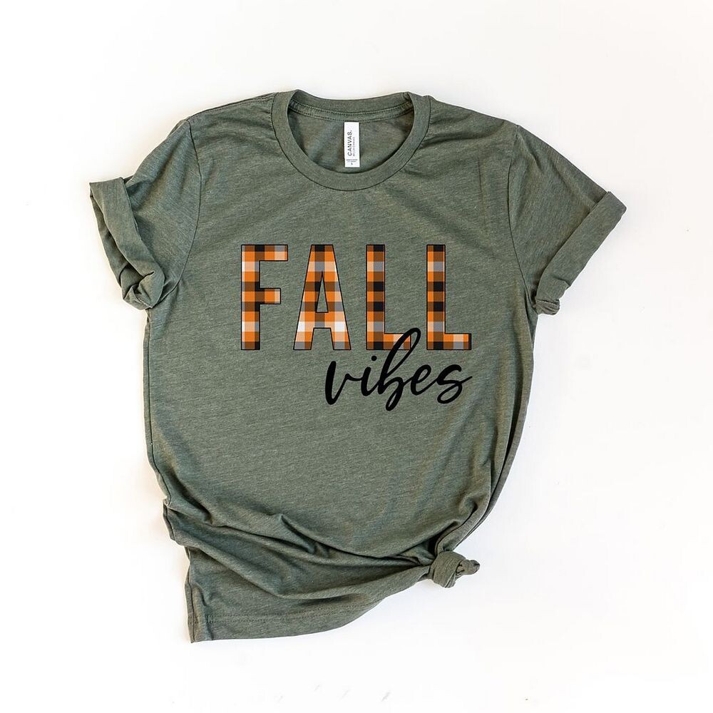 Клетчатая футболка с короткими рукавами и рисунком Fall Vibes Simply Sage Market, цвет Army Green
Клетчатая футболка с короткими рукавами и рисунком Fall Vibes Simply Sage Market, цвет Army Green