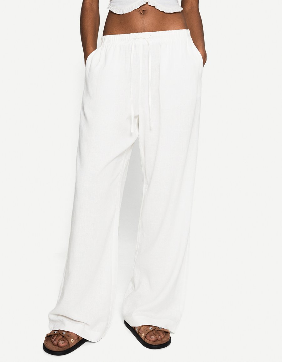 Брюки Bershka WITH AN ELASTICATED WAISTBAND, White
Брюки Bershka WITH AN ELASTICATED WAISTBAND, White