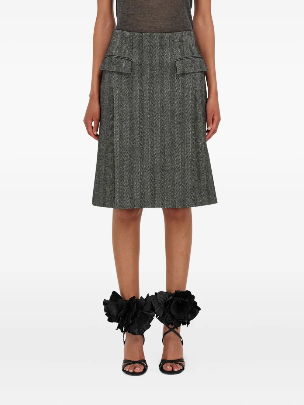 Мини-юбка в тонкую полоску с карманами-клапанами Ferragamo, черный
Мини-юбка в тонкую полоску с карманами-клапанами Ferragamo, черный