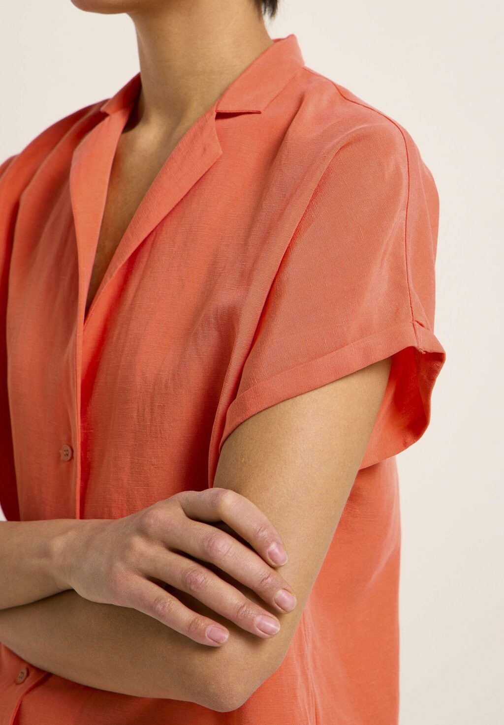Блузка на пуговицах MIT REVERSKRAGEN LANIUS, коралл
Блузка на пуговицах MIT REVERSKRAGEN LANIUS, коралл