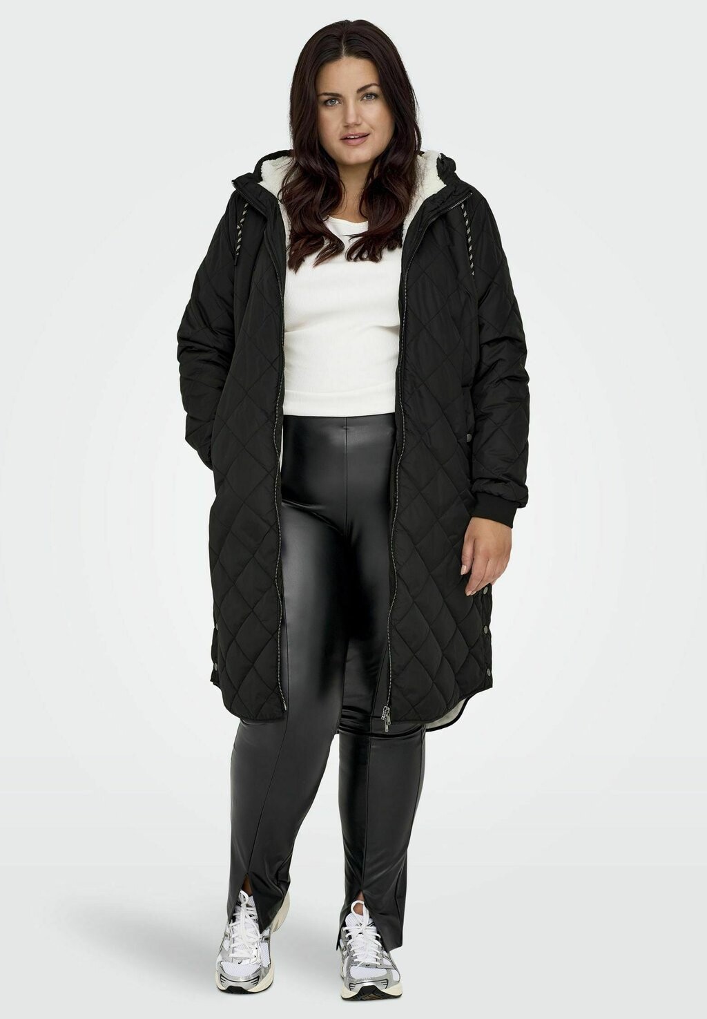 Зимнее пальто STEPP CURVY EINFARBIGER ONLY Carmakoma, черный
Зимнее пальто STEPP CURVY EINFARBIGER ONLY Carmakoma, черный