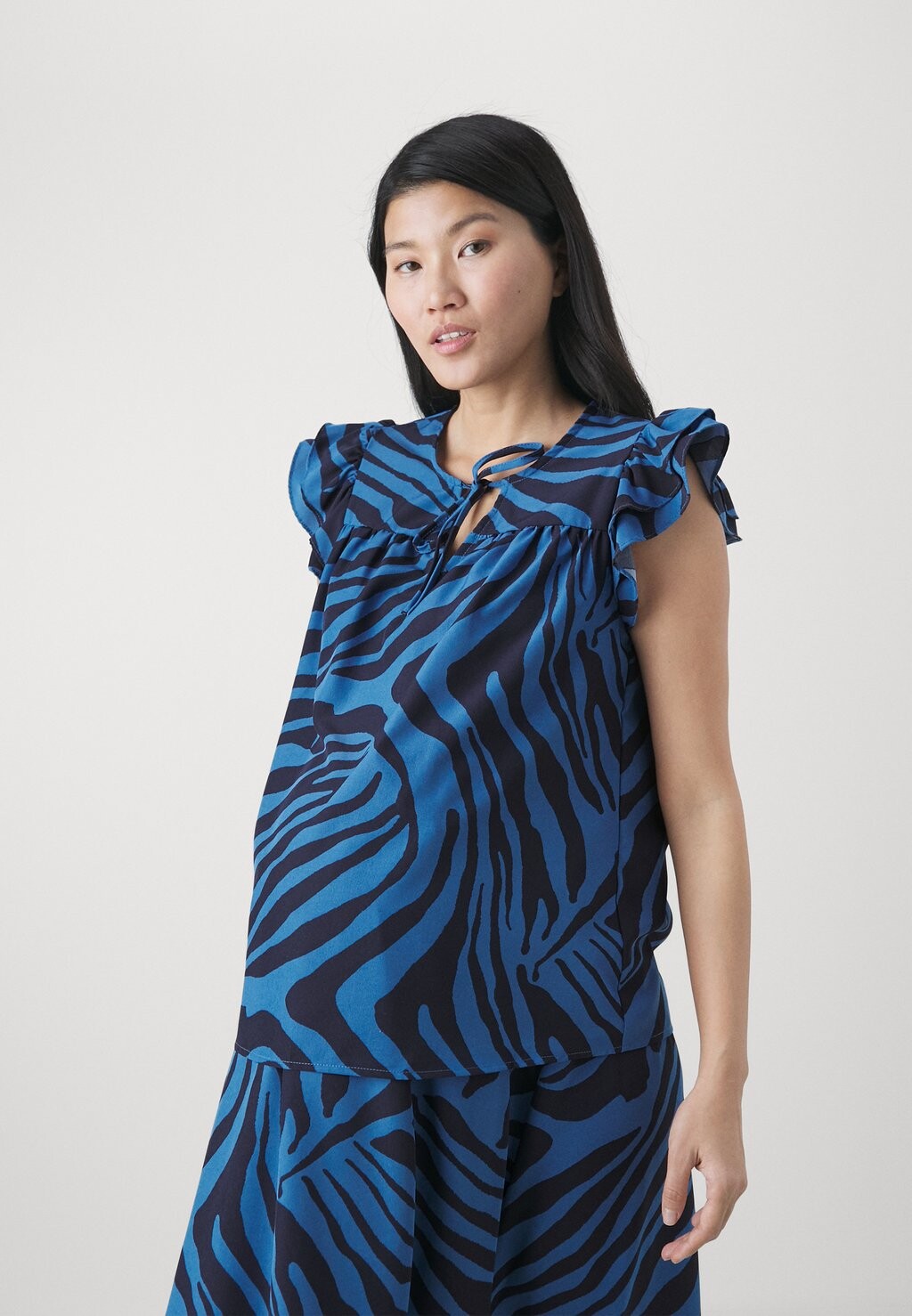 Футболка с принтом OLMKIMIKA FRILL ONLY MATERNITY, черный
Футболка с принтом OLMKIMIKA FRILL ONLY MATERNITY, черный