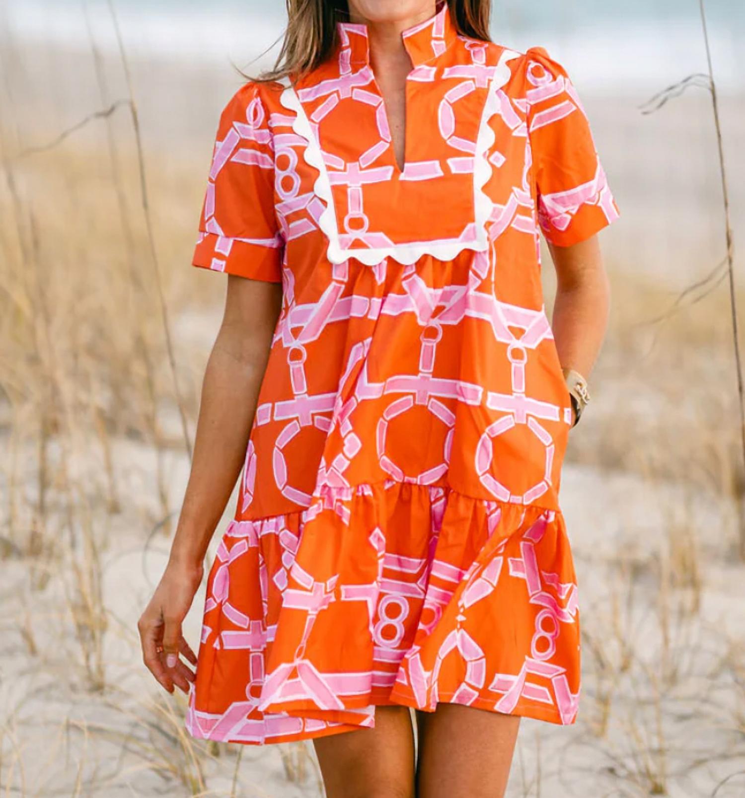 Клинкс в коротком платье Pippa оранжевого цвета House of MBR
Клинкс в коротком платье Pippa оранжевого цвета House of MBR