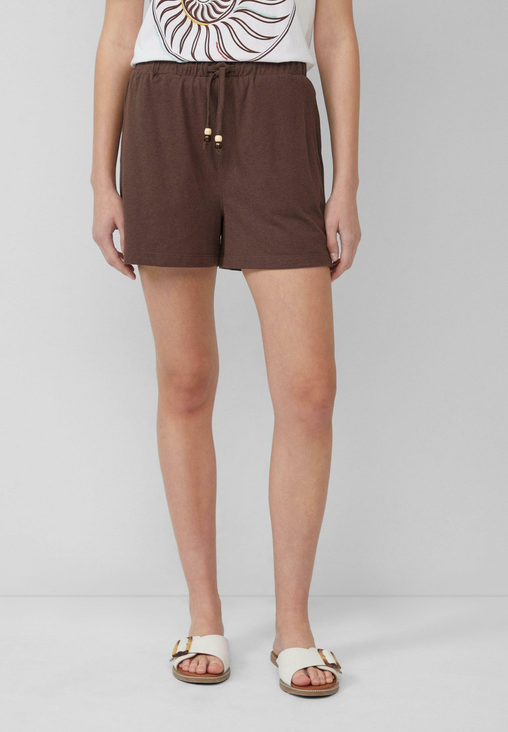 Шорты MIT ELASTIKBUND UND SCHMUCKPERLEN - Tracksuit bottoms s.Oliver, темно-коричневый
Шорты MIT ELASTIKBUND UND SCHMUCKPERLEN - Tracksuit bottoms s.Oliver, темно-коричневый