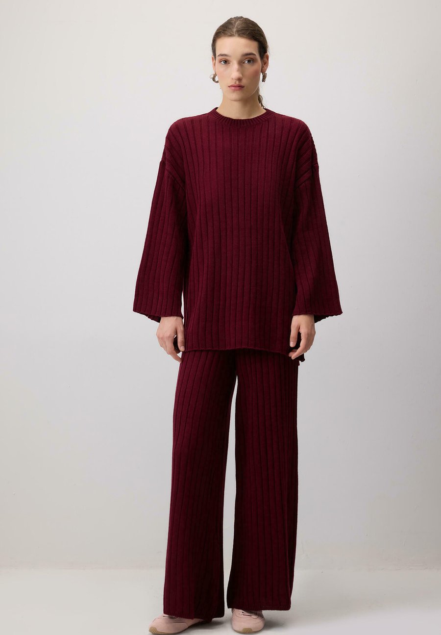 Джемпер Touché Privé STRAIGHT LINE, Red/Bordeaux
Джемпер Touché Privé STRAIGHT LINE, Red/Bordeaux