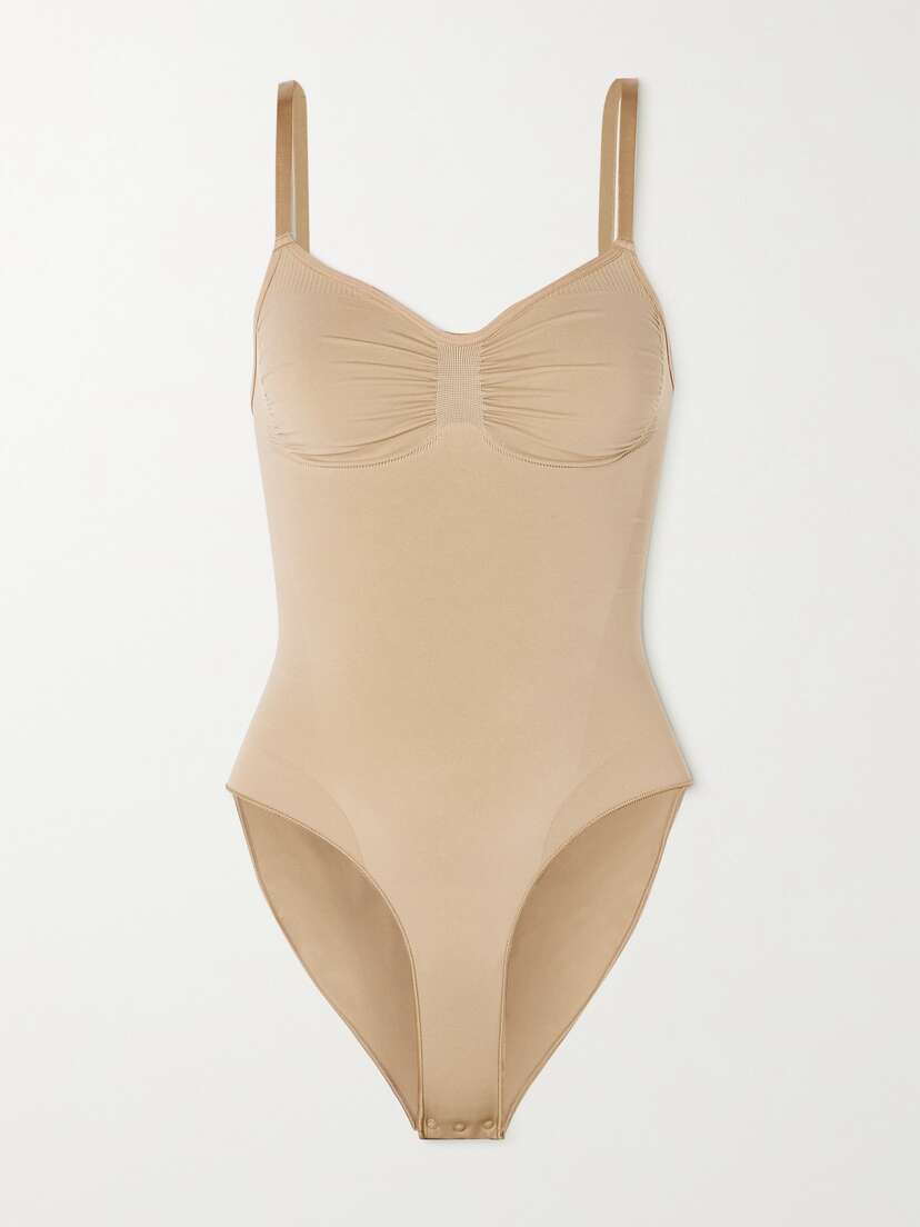 Бесшовный скульптурный комбинезон-слип - глина Skims, бежевый
Бесшовный скульптурный комбинезон-слип - глина Skims, бежевый