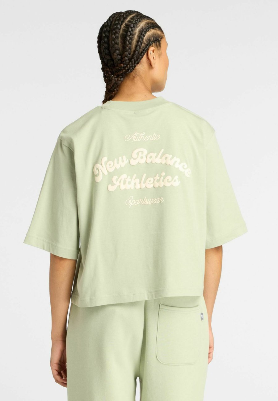 Футболка New Balance LINEAR HERITAGE RELAXED, Garter Snake/Green, Зеленый, Футболка New Balance LINEAR HERITAGE RELAXED, Garter Snake/Green
Футболка New Balance LINEAR HERITAGE RELAXED, Garter Snake/Green, Зеленый, Футболка New Balance LINEAR HERITAGE RELAXED, Garter Snake/Green