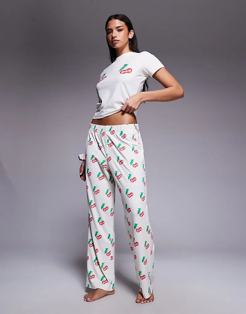 Пижамный комплект Juicy Couture вишневого цвета в кремовом цвете
Пижамный комплект Juicy Couture вишневого цвета в кремовом цвете