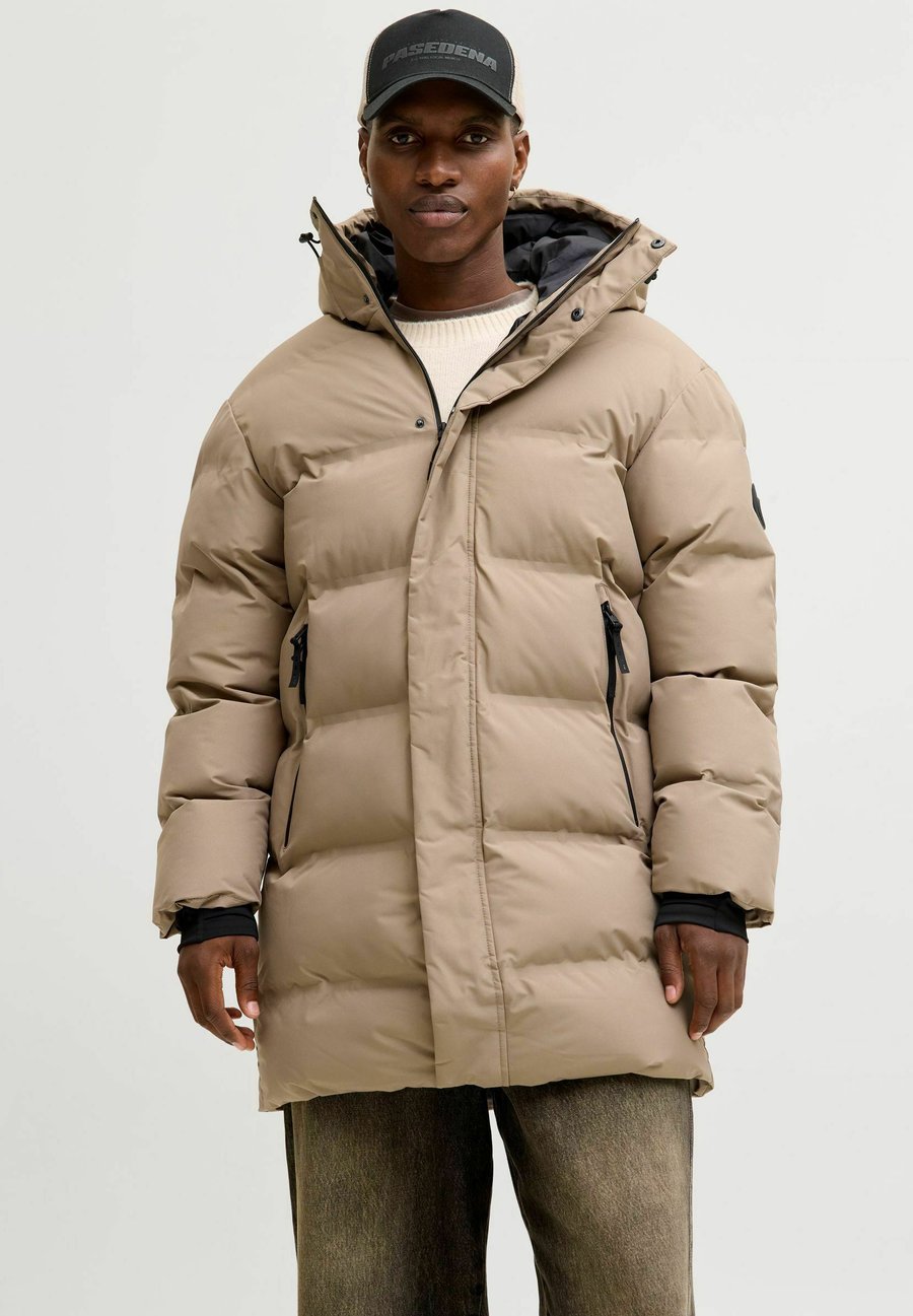 Пальто Jack & Jones JCOFUSION PUFFER, Desert Taupe/Beige
Пальто Jack & Jones JCOFUSION PUFFER, Desert Taupe/Beige