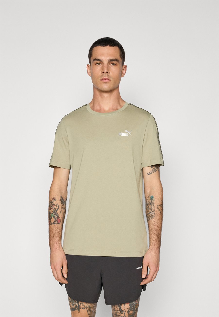 Футболка Puma TAPE TEE, Lux Army/Olive
Футболка Puma TAPE TEE, Lux Army/Olive