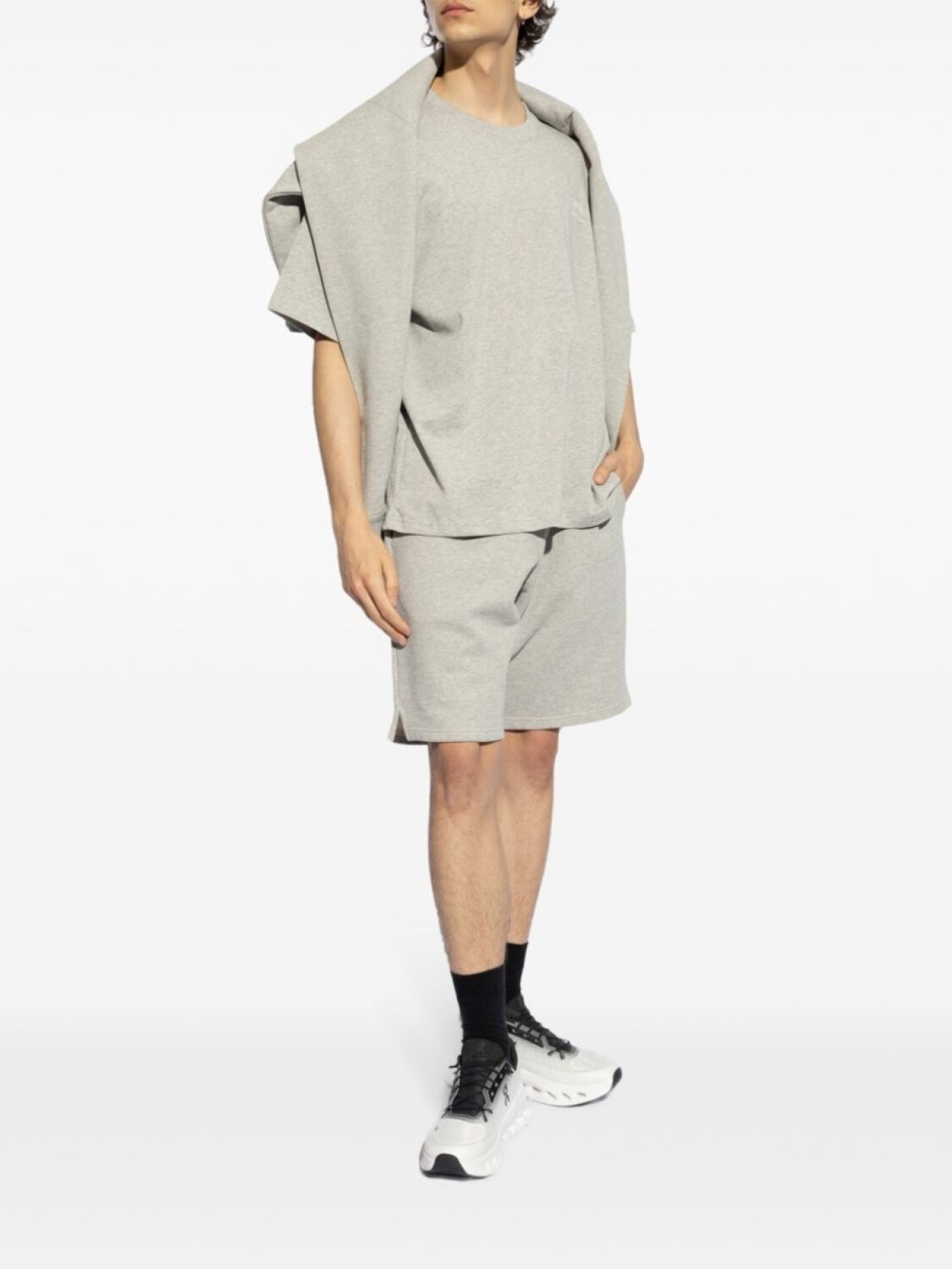 AMI Paris спортивные шорты с монограммой Ami de Coeur, серый
AMI Paris спортивные шорты с монограммой Ami de Coeur, серый