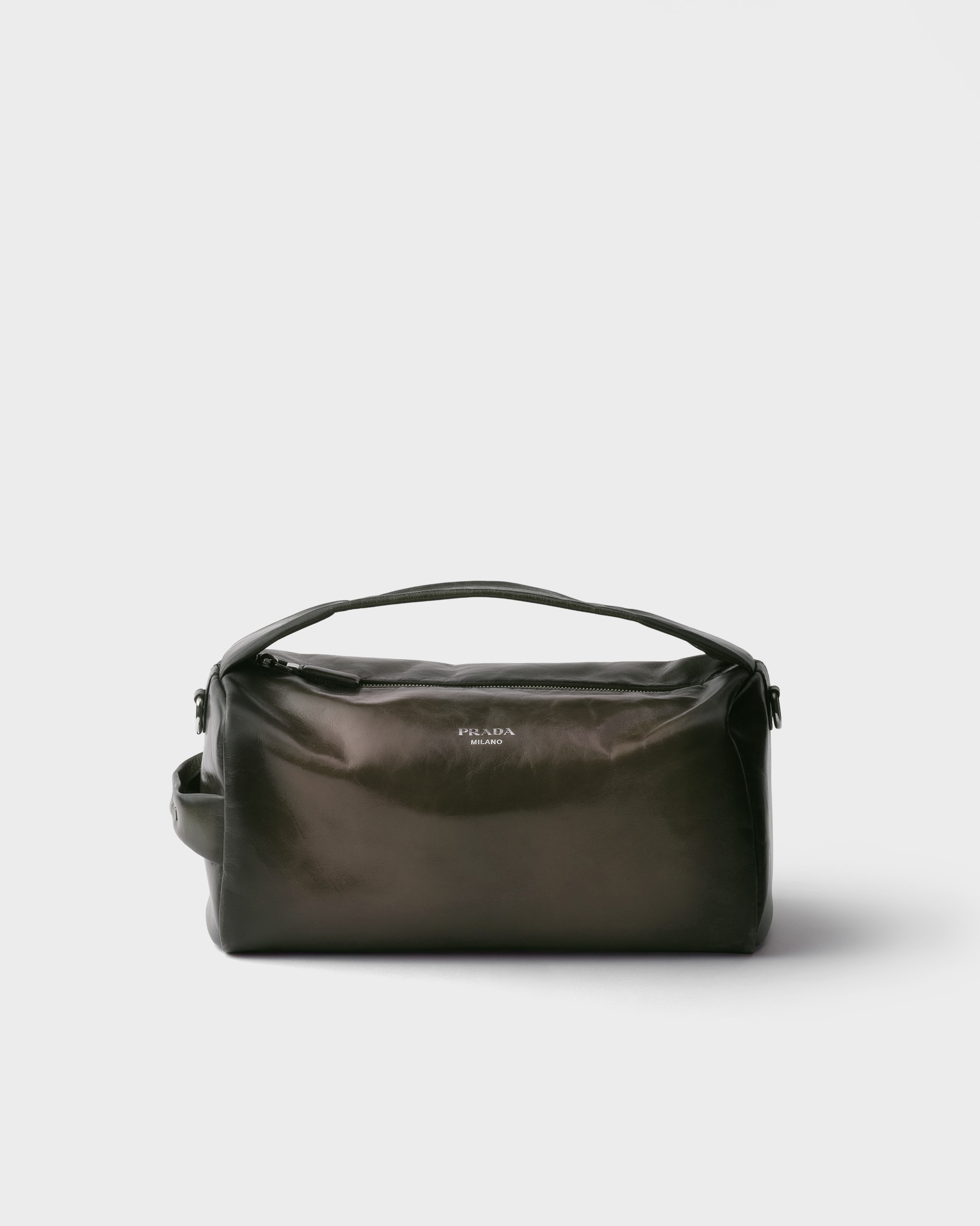 Сумка на плечо из состаренной кожи Prada, военный
Сумка на плечо из состаренной кожи Prada, военный