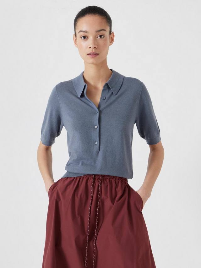 Рубашка поло из полушерстяной смеси тонкой вязки HUSH, цвет Stormy Blue
Рубашка поло из полушерстяной смеси тонкой вязки HUSH, цвет Stormy Blue