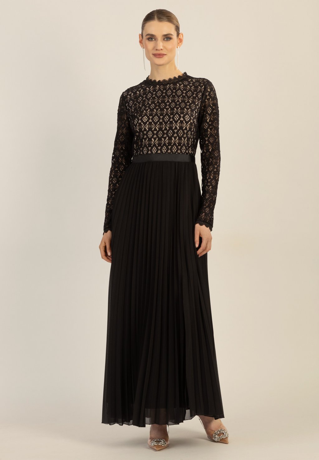 Платье ABEND Apart, черный
Платье ABEND Apart, черный