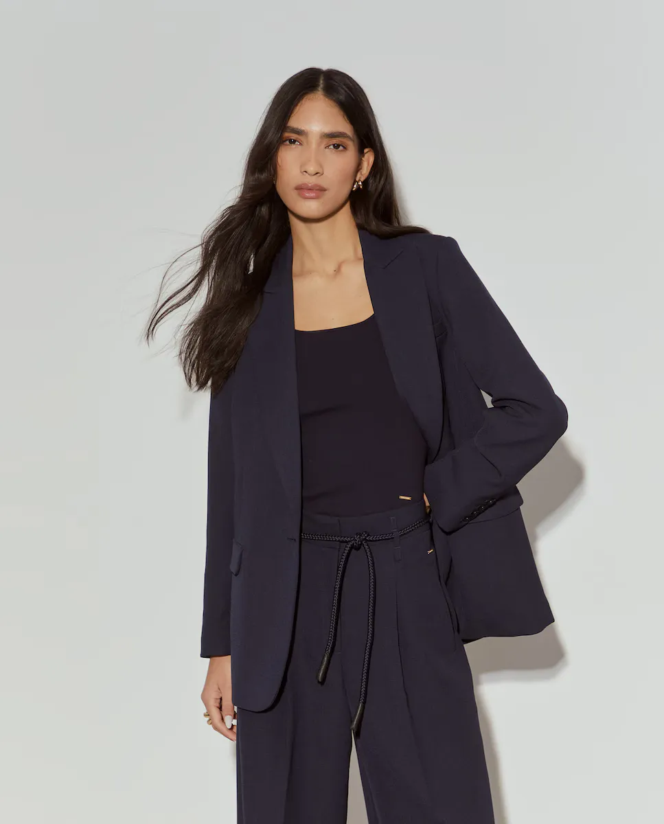 Классический женский блейзер прямого кроя Lion of Porches, темно-синий
Классический женский блейзер прямого кроя Lion of Porches, темно-синий