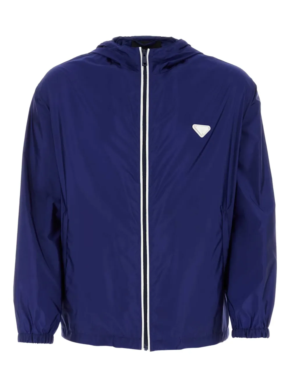 Ветровка с капюшоном из переработанного нейлона Prada, синий
Ветровка с капюшоном из переработанного нейлона Prada, синий
