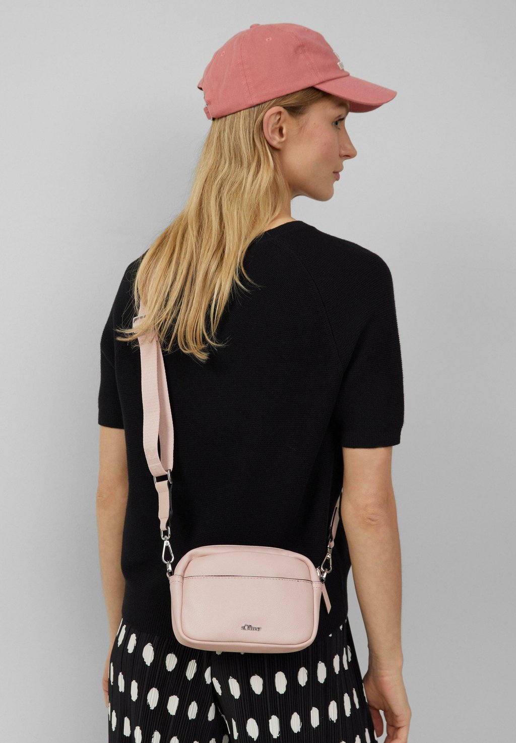 Сумка через плечо Across body bag s.Oliver, коралловый
Сумка через плечо Across body bag s.Oliver, коралловый