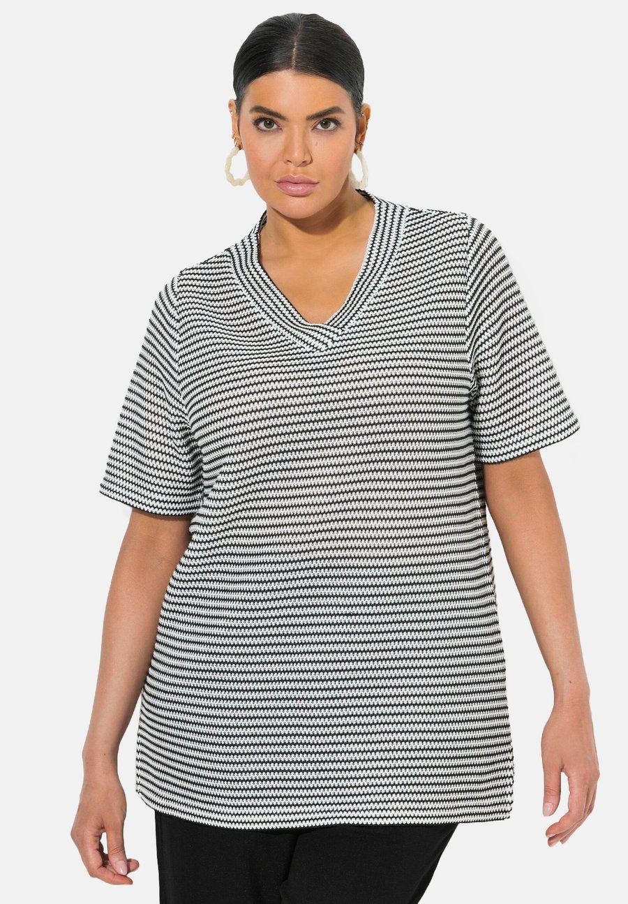 Футболка Ulla Popken STRIPED SHORT SLEEVE V-NECK , Black, Черный, Футболка Ulla Popken STRIPED SHORT SLEEVE V-NECK , Black
Футболка Ulla Popken STRIPED SHORT SLEEVE V-NECK , Black, Черный, Футболка Ulla Popken STRIPED SHORT SLEEVE V-NECK , Black